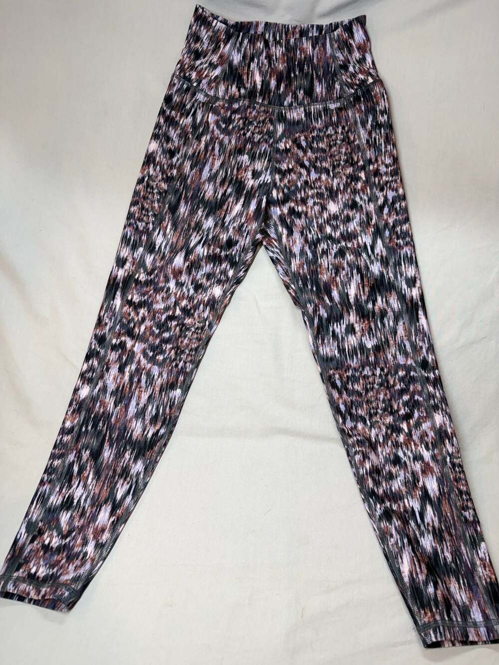 Kinesis High Rise 7/8 Length Moisture Wicking Abstract Print Leggings